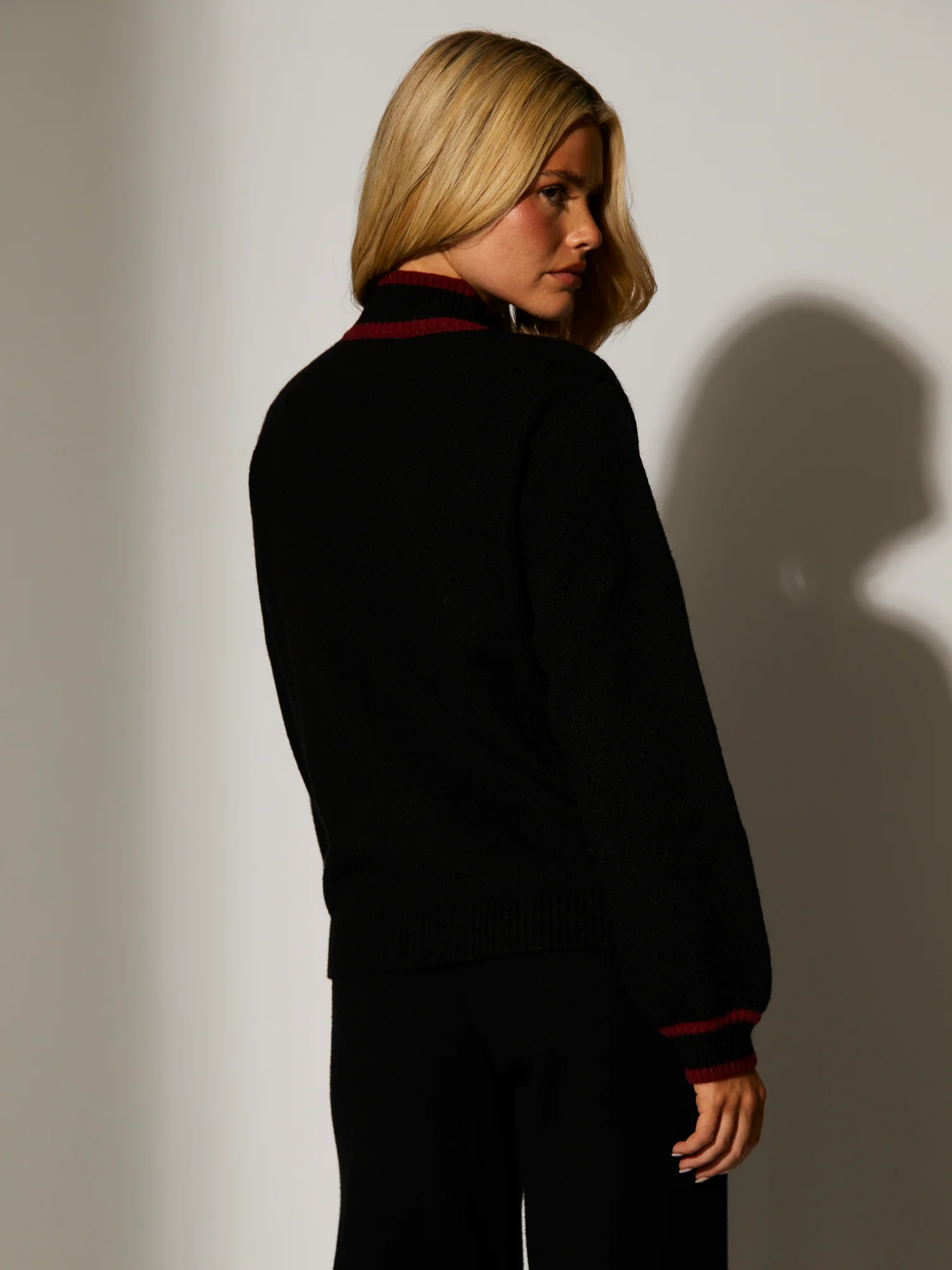 Lodge Val Thorens Jumper in Black - Image 4